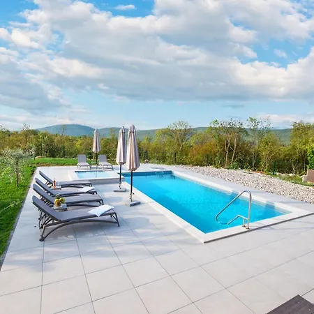 Violet ヴィラ Grude